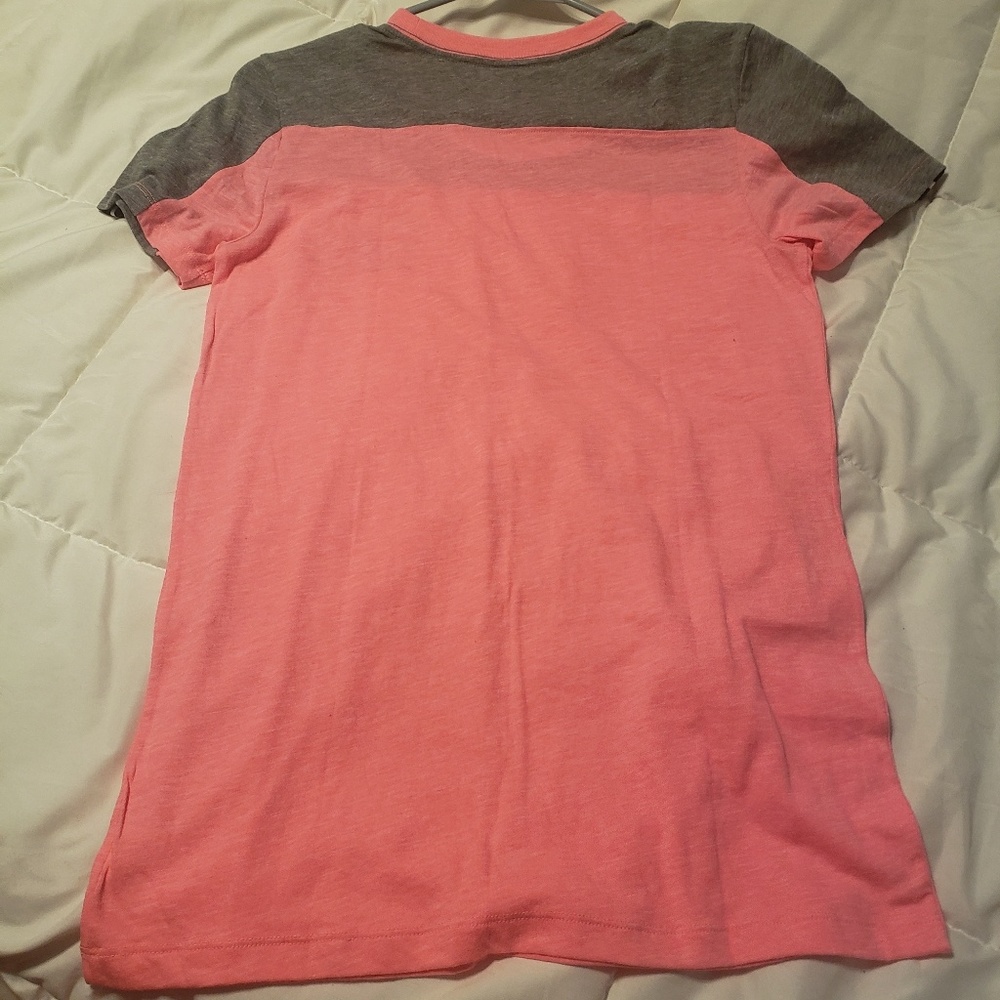 Pink tshirt - Picture 2 of 3